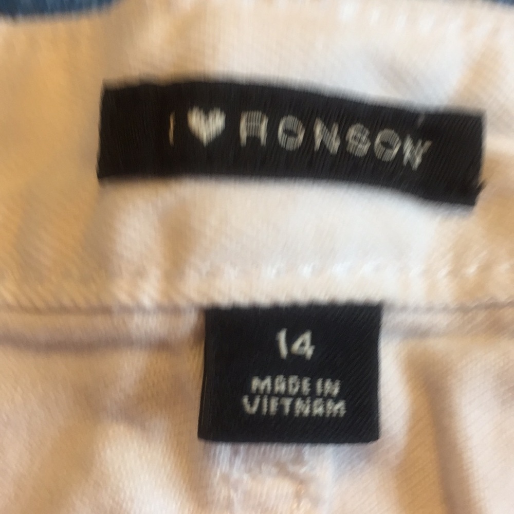 I ♥️ Ronson white shorts - Picture 4 of 10
